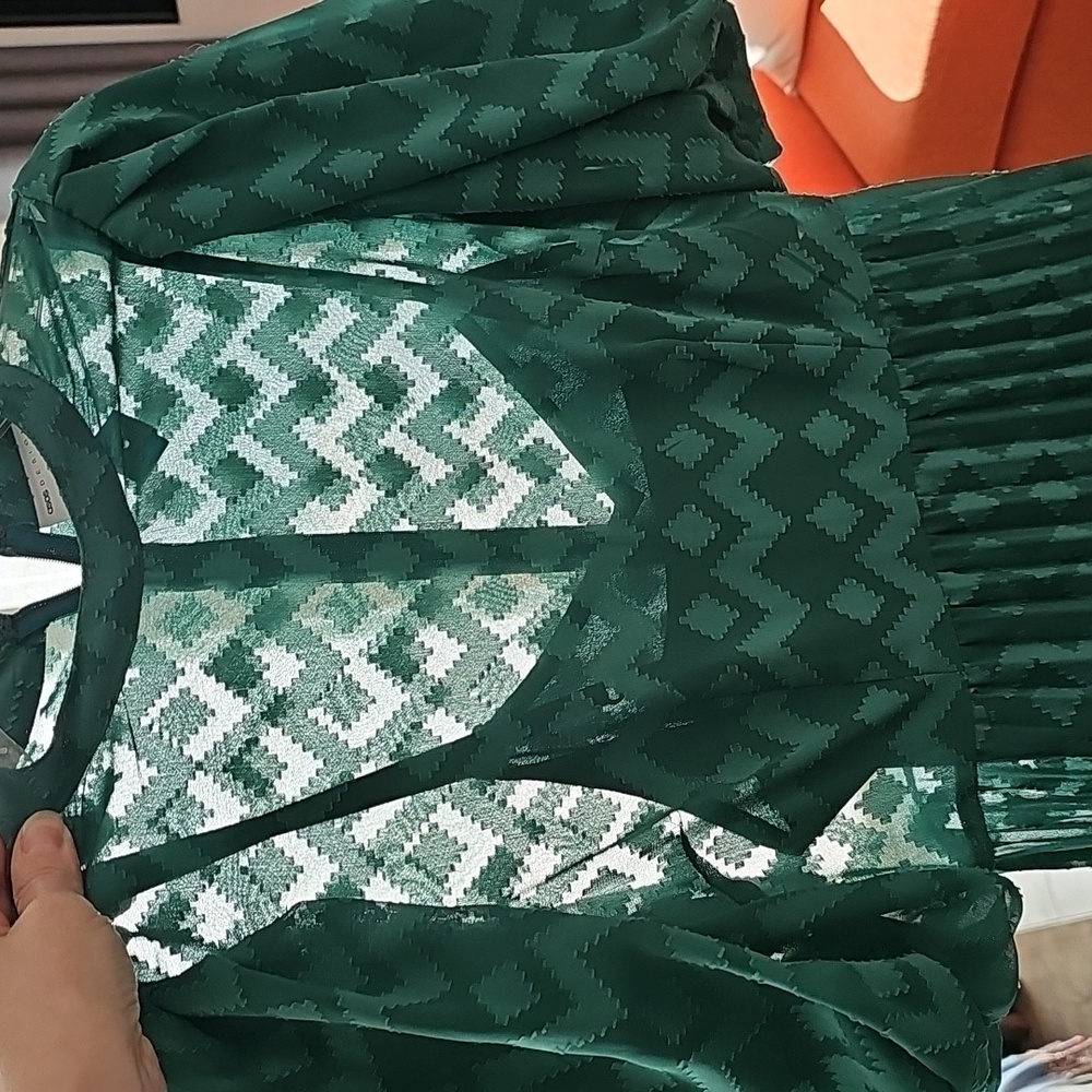 Elegant Green Patterned Dress. UK6/US2